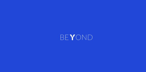 Logo Beyond wit en blauw