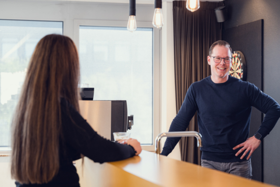 Collega's Yellowtail Conclusion in gesprek bij Yellowbar