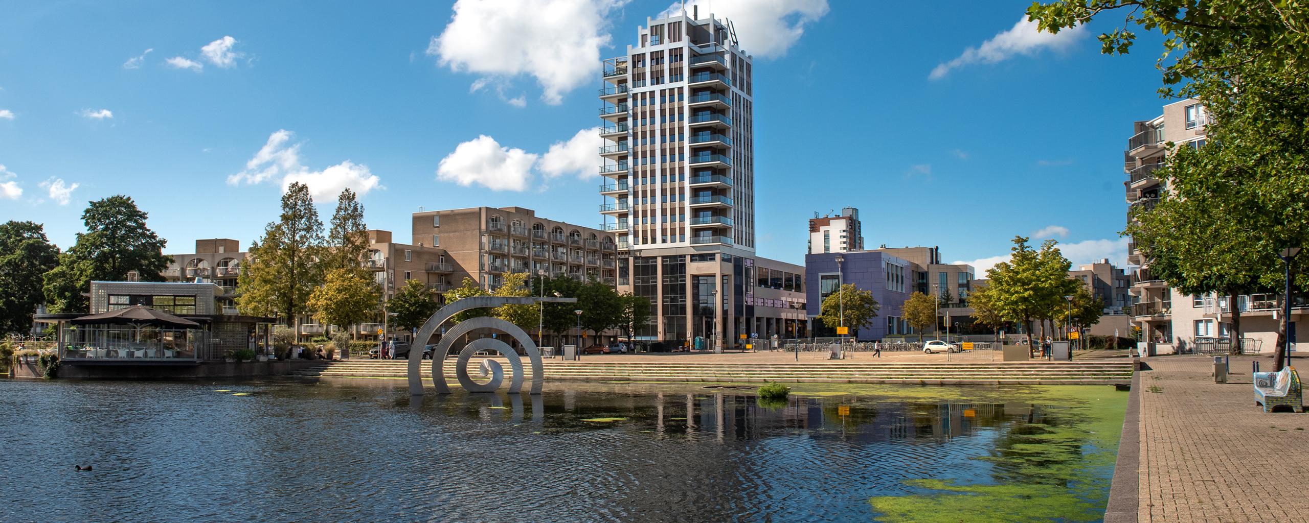 home-stadhuis-en-toren-vanaf-dobbe-aug-2020